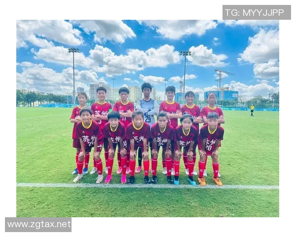 中国女性与足球明星的浪漫故事揭示了爱情与运动的奇妙交织与情感碰撞